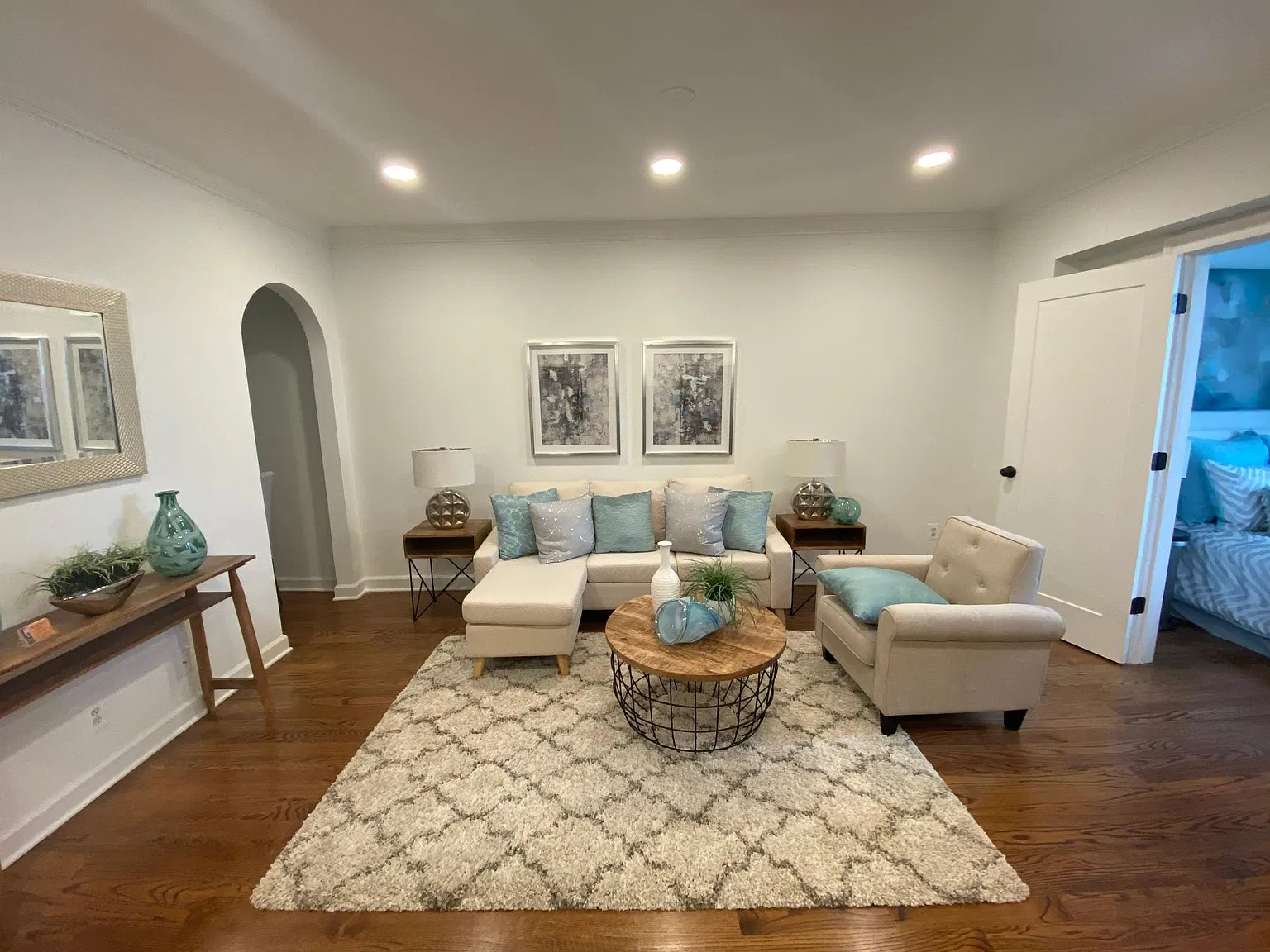 2 bed, 792 sqft, $2,100 — Photo 4