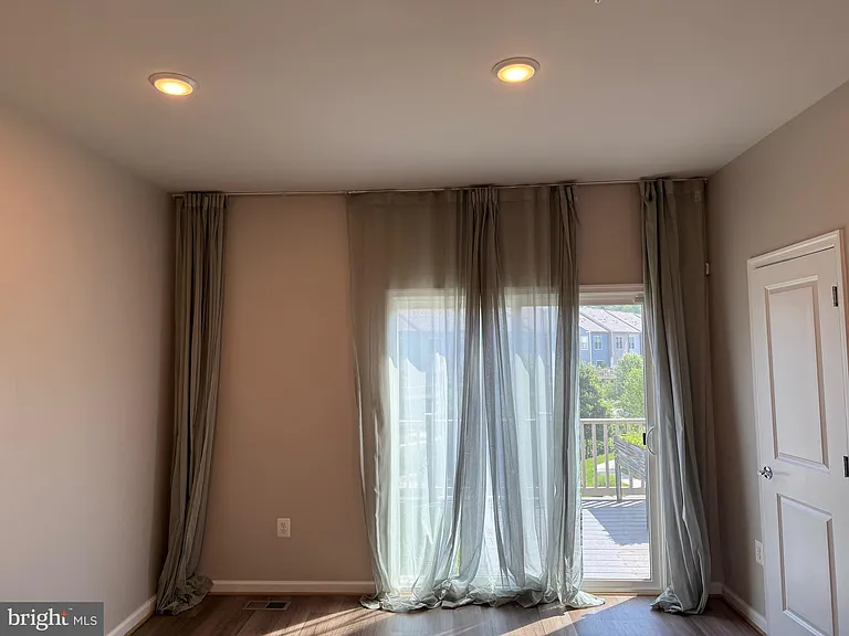 221 Narrowleaf Way — Photo 32