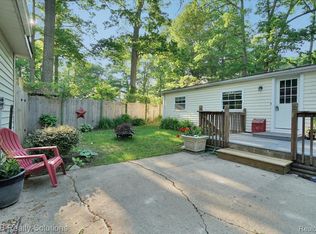 250 Indian Trl, Columbiaville, MI 48421