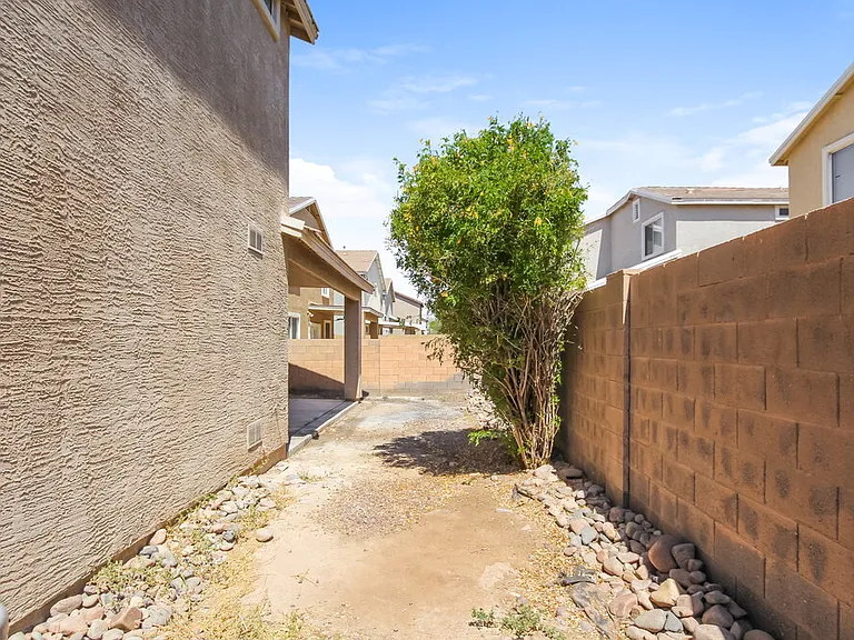 3929 W Irwin Ave — Photo 16