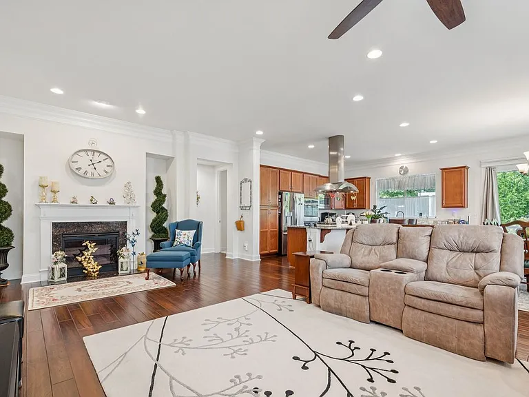 213 Grebe Dr — Photo 6