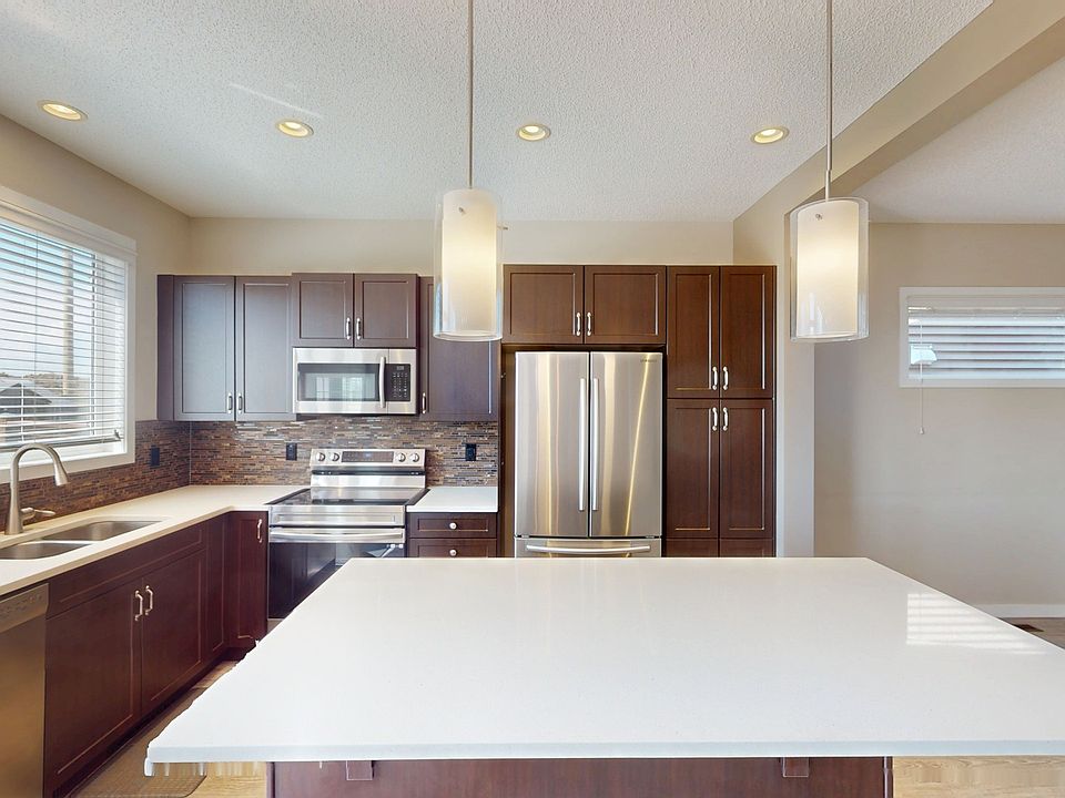 1st image of 338 River Heights Cres