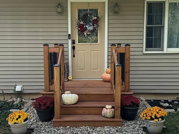 16722 Runyon Rd, Buchanan, MI 49107