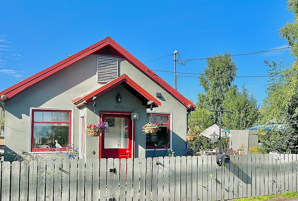 1st image of 1009 2nd Ave