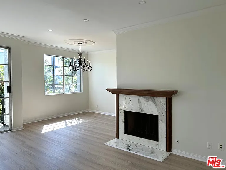 1375 Kelton Ave #404 — Photo 7