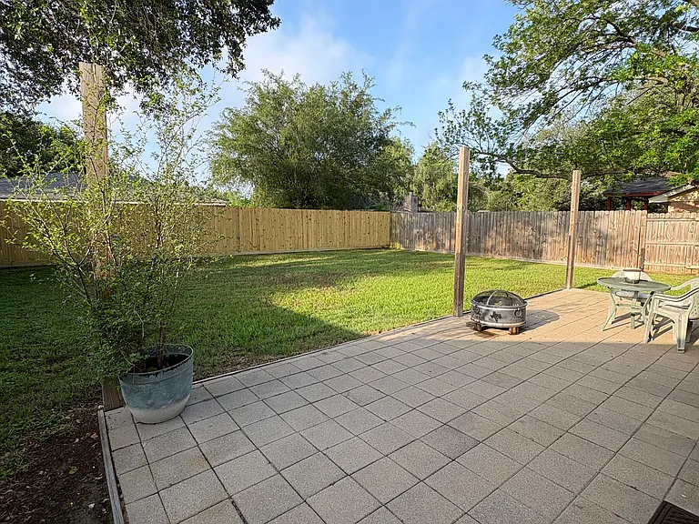 13827 Flagstone Dr — Photo 30