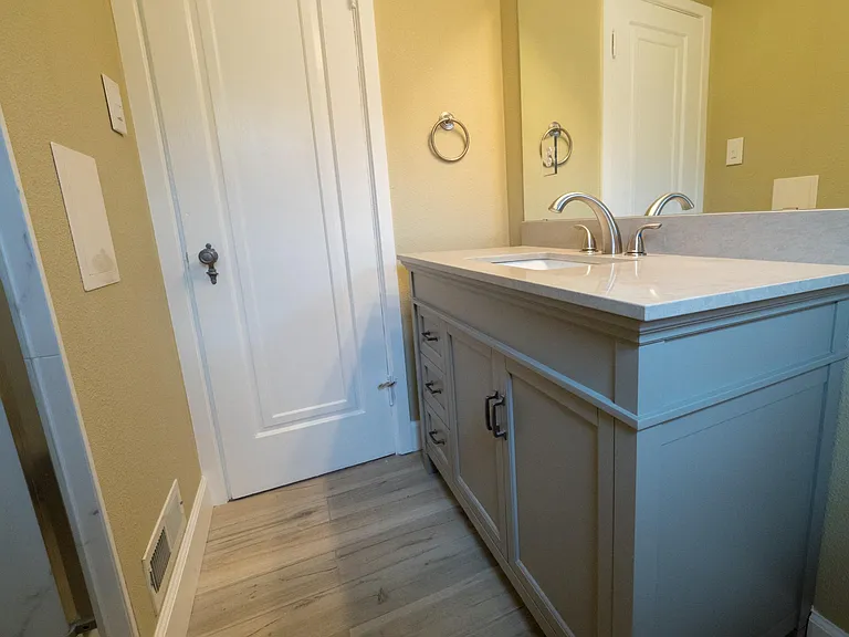 770 N Ash St — Photo 12