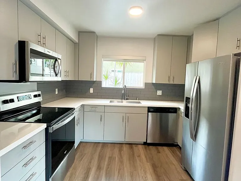 4135 Illinois St — Photo 2