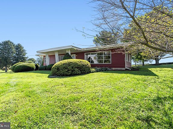 3rd image of 1921 Mount Carmel Rd