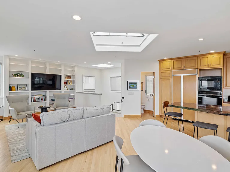121 Marine Pl — Photo 10