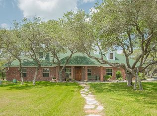 233 Sanctuary Dr, Rockport, TX 78382