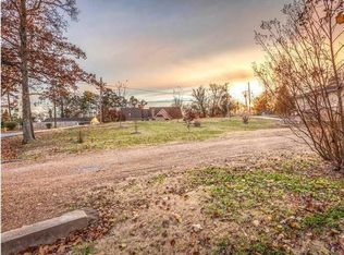 808 S Crest Rd, Chattanooga, TN 37404