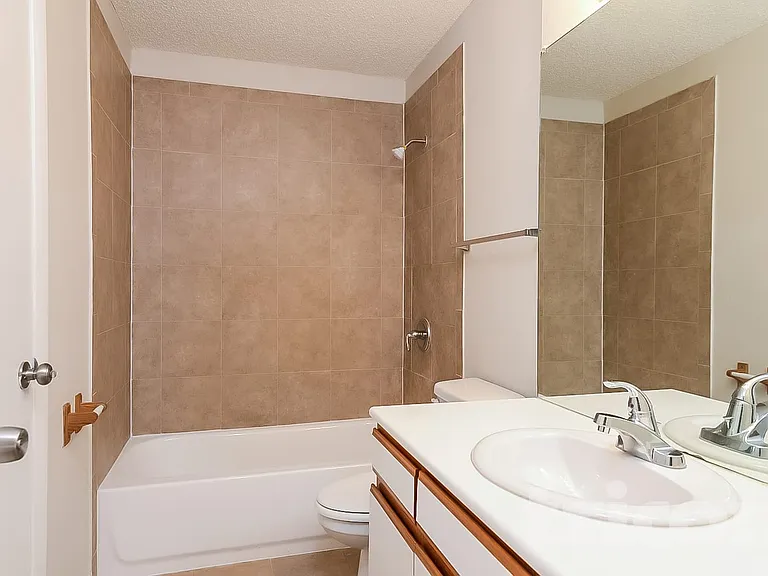 10014 N Oklawaha Ave — Photo 13