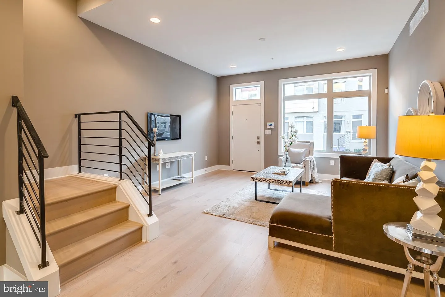3 bed, 3.0 bath, 2353 sqft, $3,695 — Photo 3