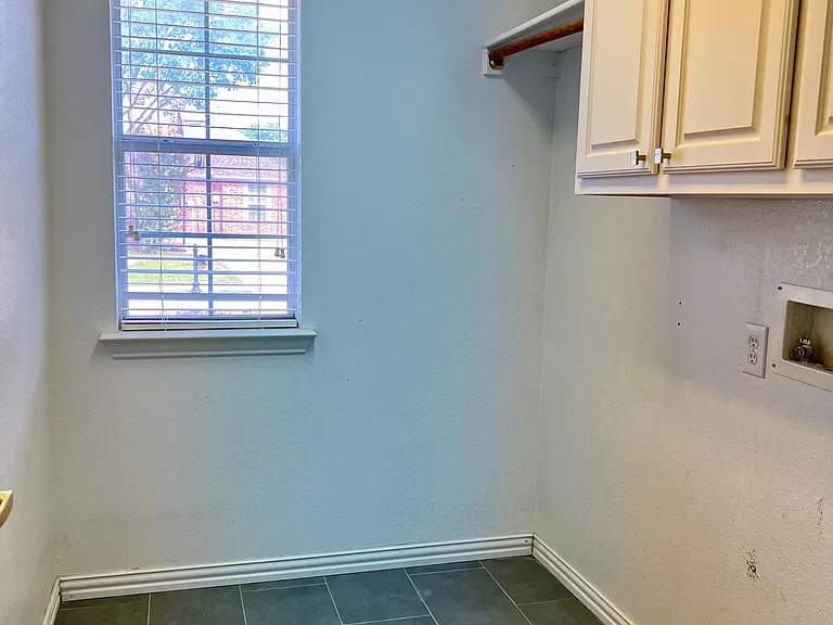 1305 Granger Dr — Photo 15