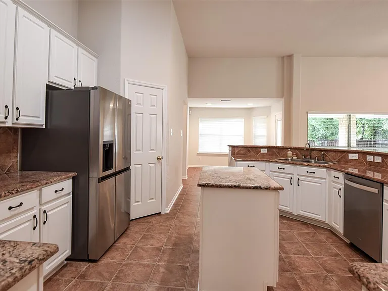 22 Hobbit Glen Dr — Photo 10