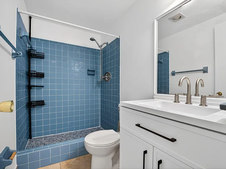 941 Crystal Lake Dr #302 — Photo 23