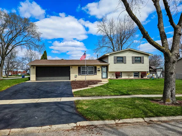 1581 Maplewood Ave, Hanover Park, IL 60133