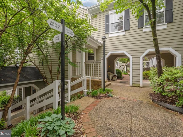 2811 S Woodrow St APT B, Arlington, VA 22206