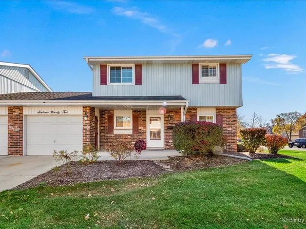 1692 Castbourne Ct, Wheaton, IL 60189