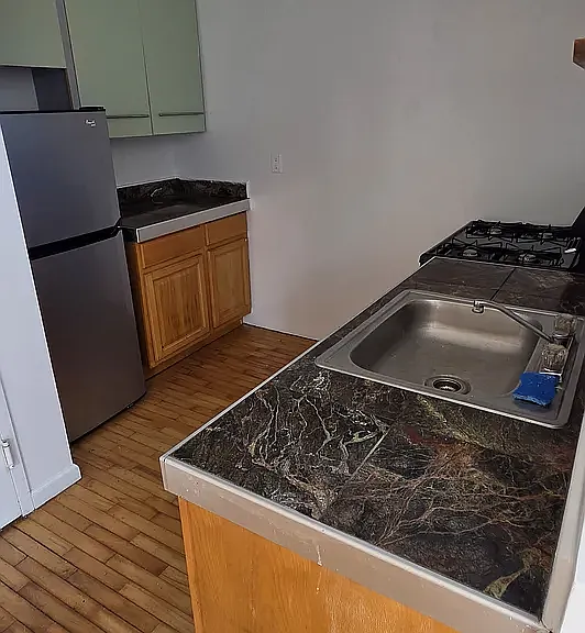 71 Scholes St #4A — Photo 8
