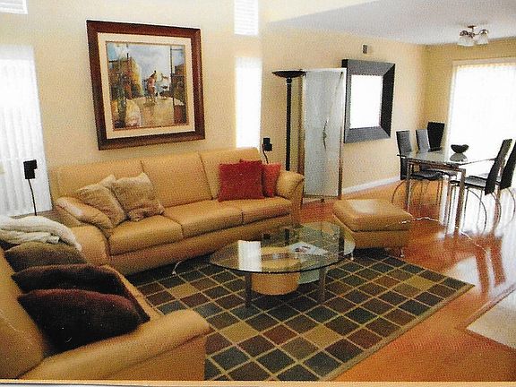Spacious living & dining area