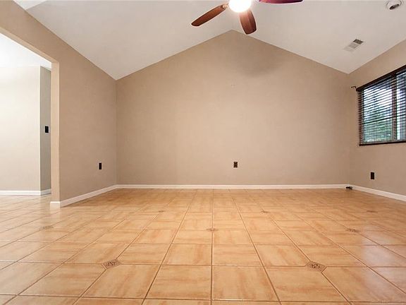 4th image of 1825 Skyline Dr