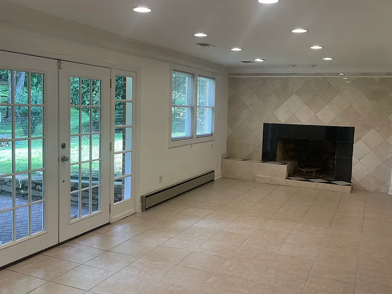 11912 Renwood Ln — Photo 21