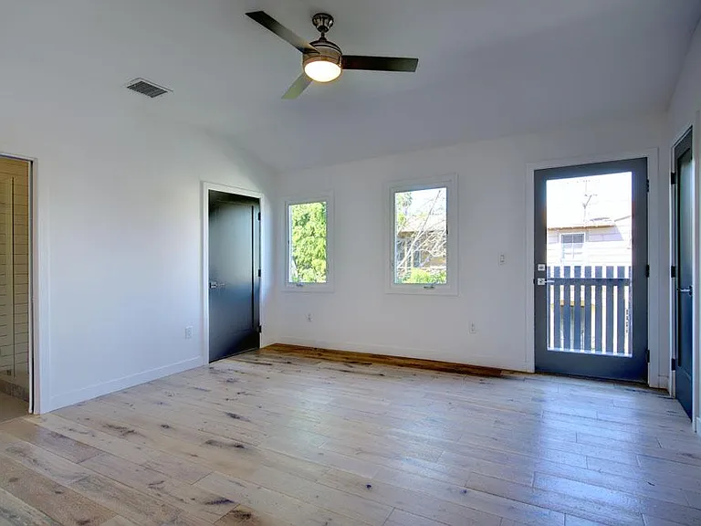 109 N Flores St #109 — Photo 12