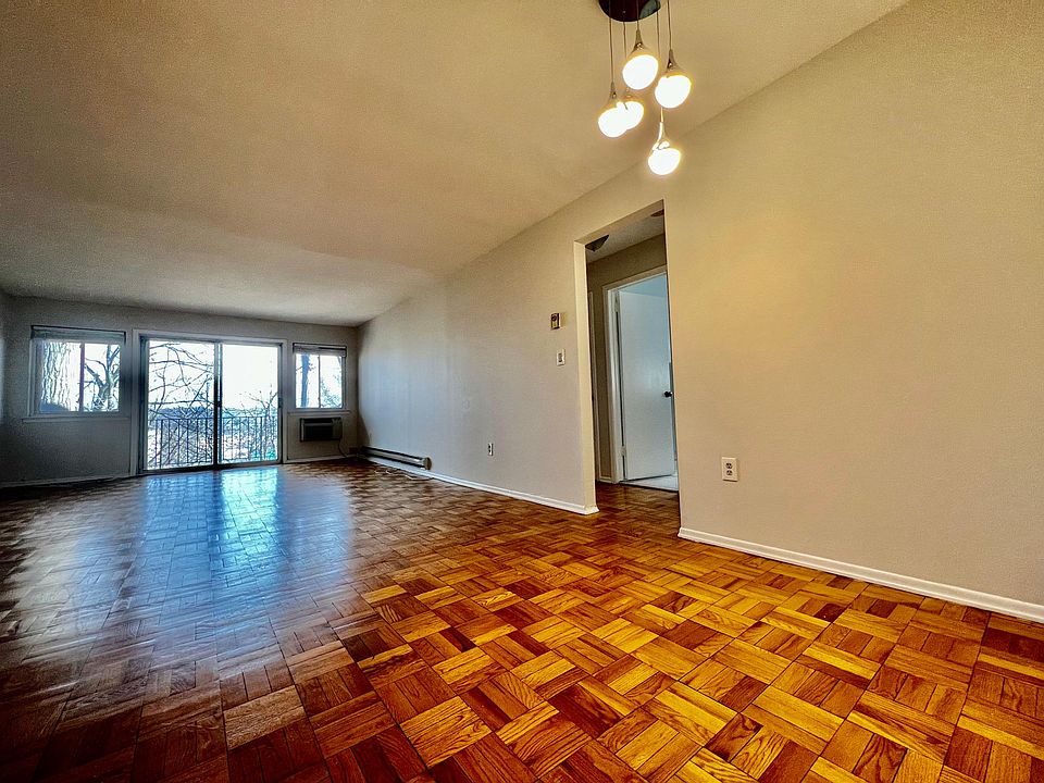 1st image of 303 Woodland Hills Rd #303