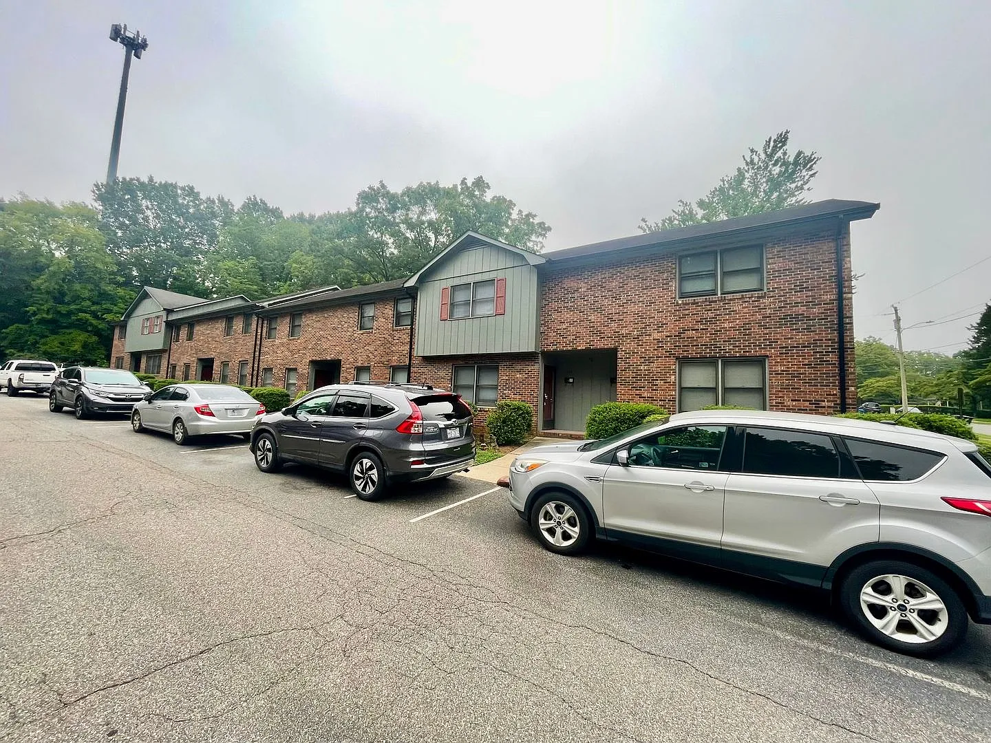 Discover this well-maintained 2-bedroom, 2-bath townhouse in Statesville, NC. — Photo 1