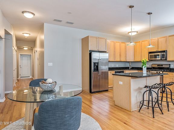 4th image of 1671 N Claremont Ave APT 2W