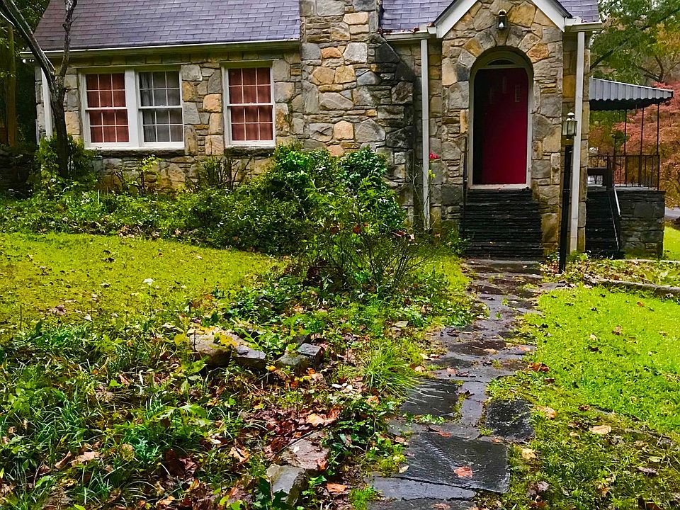 Crossroads cottage main entrance 