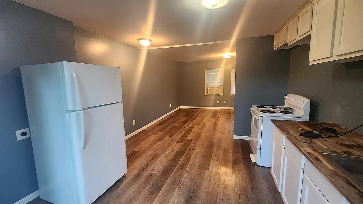 2 bed, 750 sqft, $1,225 — Photo 2