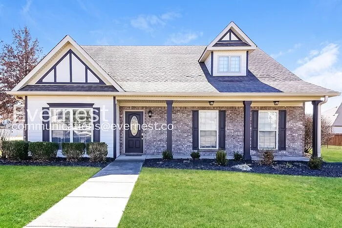 5 bed, 3.0 bath, 2831 sqft, $2,595 — Photo 2