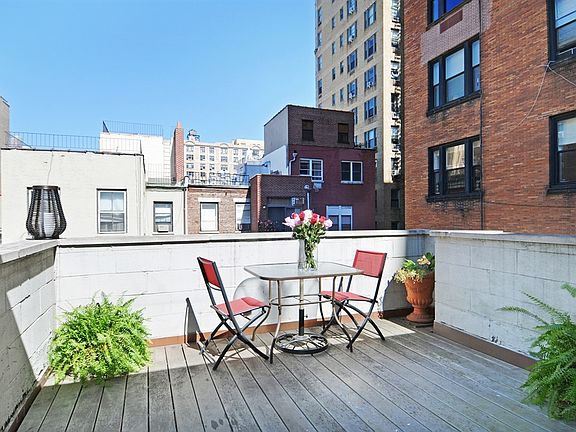 4th image of 309 W 75th St APT 9