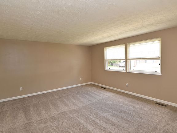 3rd image of 6045 Belair Dr