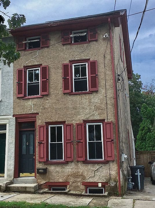 1st image of 817 W Bridge St