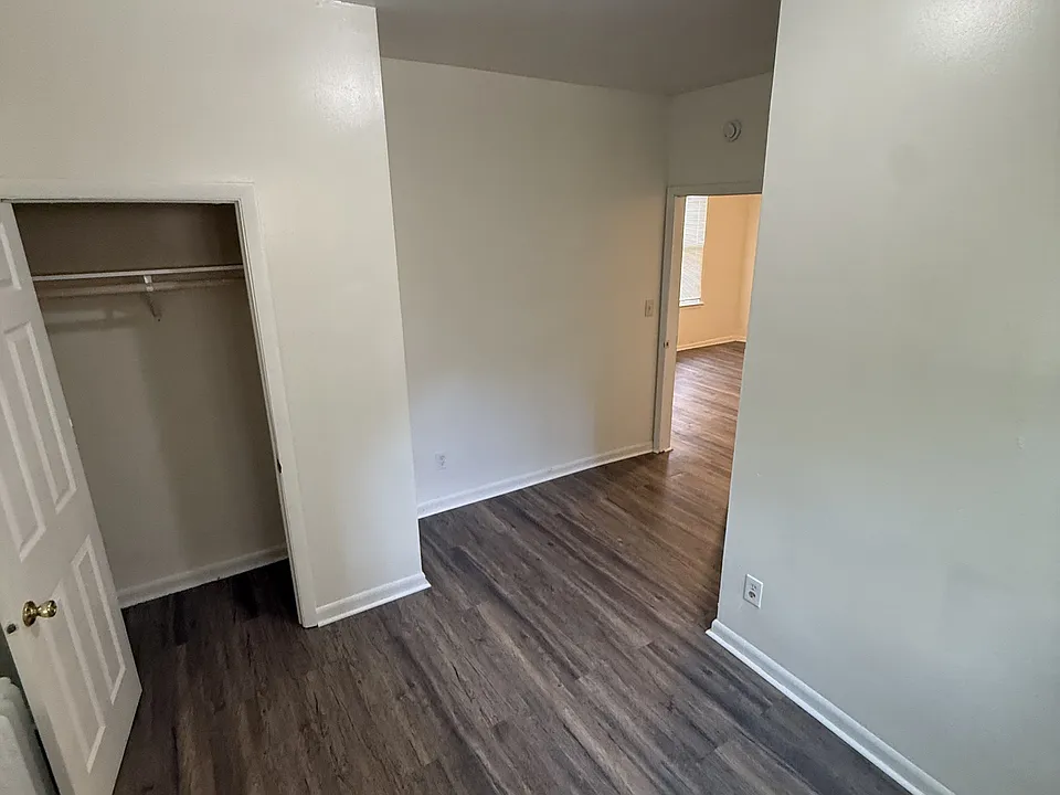 546 Edmund Ave W #1