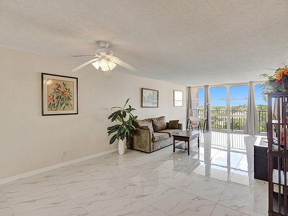 5th image of 1000 Parkview Drive #619