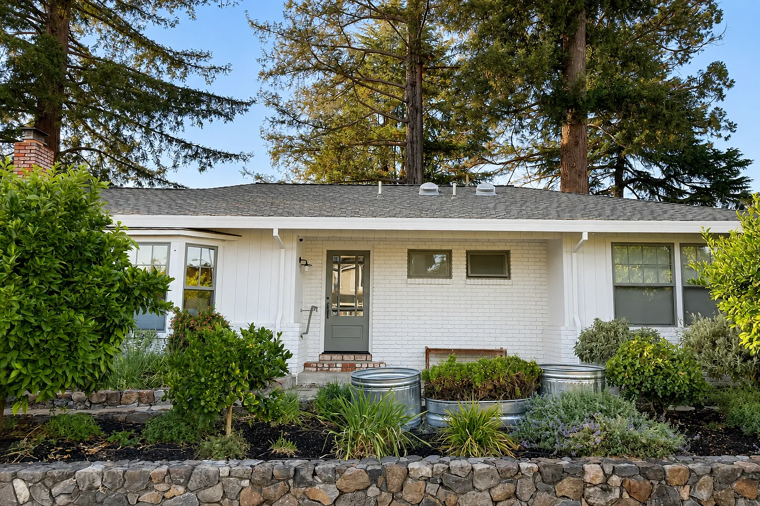 3 bed, 1260 sqft, $5,595 — Photo 1