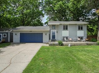 4405 Lamson Dr, Waterford, MI 48329