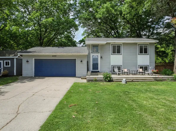 4405 Lamson Dr, Waterford, MI 48329