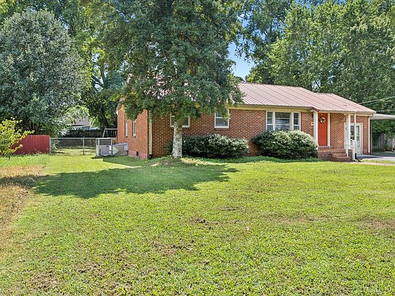 3rd image of 623 Spencer Dr