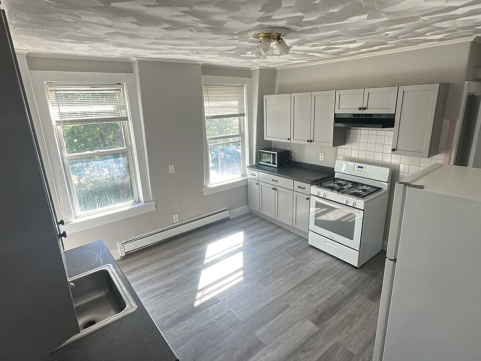 176 Shepard St #3