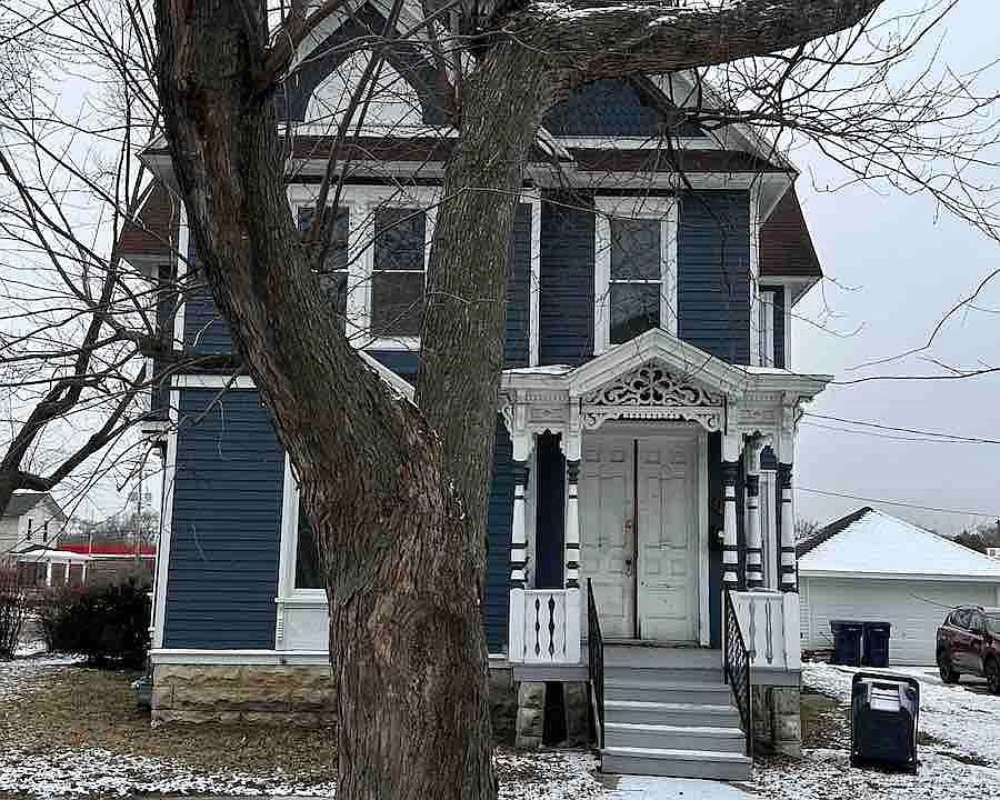 1st image of 120 Linn St