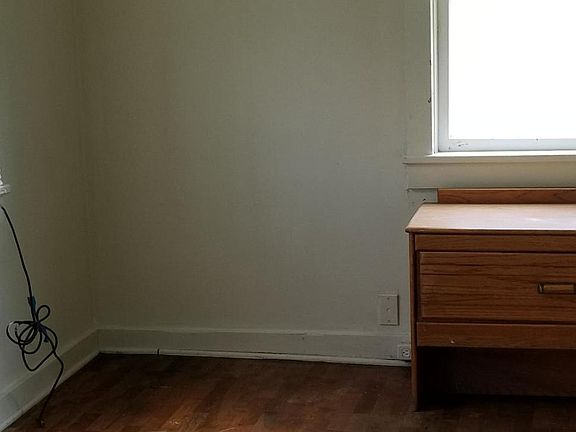 2nd image of 556 W North St