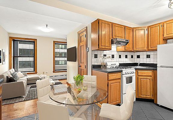 2nd image of 523 9th Ave APT 3C
