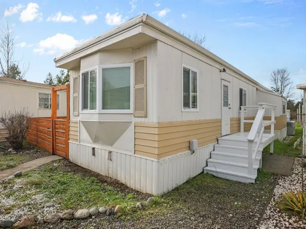 111 Briarwood Way, Grants Pass, OR 97526