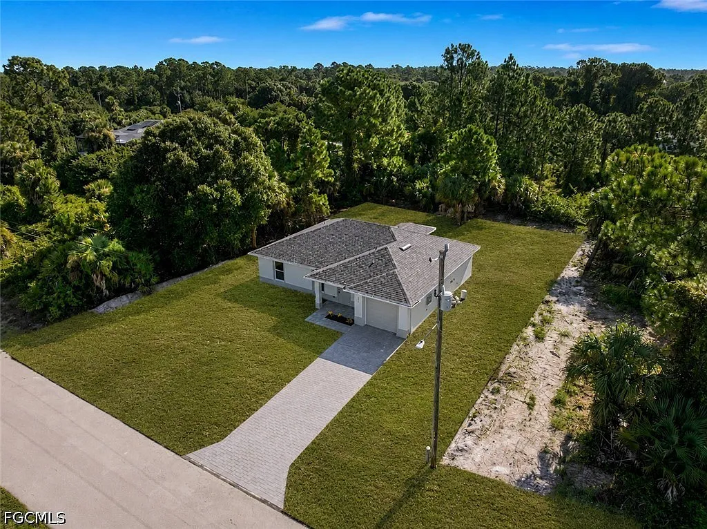 3 bed, 2.0 bath, 1258 sqft, $1,825 — Photo 3